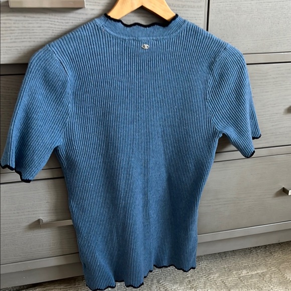 Sam Edelman Leslie Ribbed Knit Round Neck Short Sleeve Scallop Edge Top - Picture 10 of 10